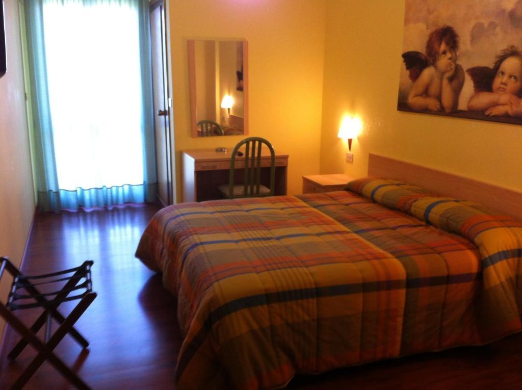 Hotel Atleti Foggia Zimmer foto