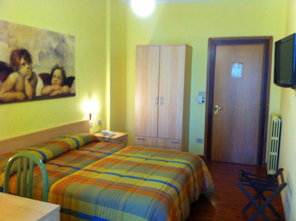 Hotel Atleti Foggia Zimmer foto